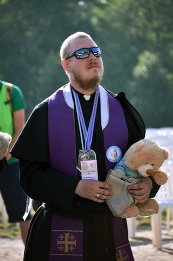Prezentacja grup i Msza św. pod przewodnictwem bp. Ignacego Deca.