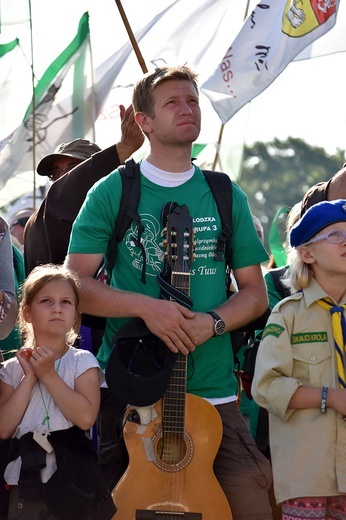Prezentacja grup i Msza św. pod przewodnictwem bp. Ignacego Deca.