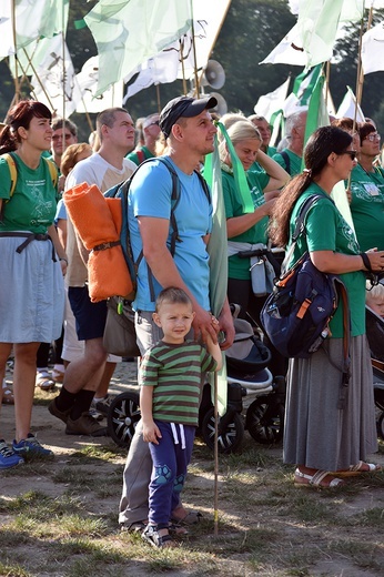 Prezentacja grup i Msza św. pod przewodnictwem bp. Ignacego Deca.