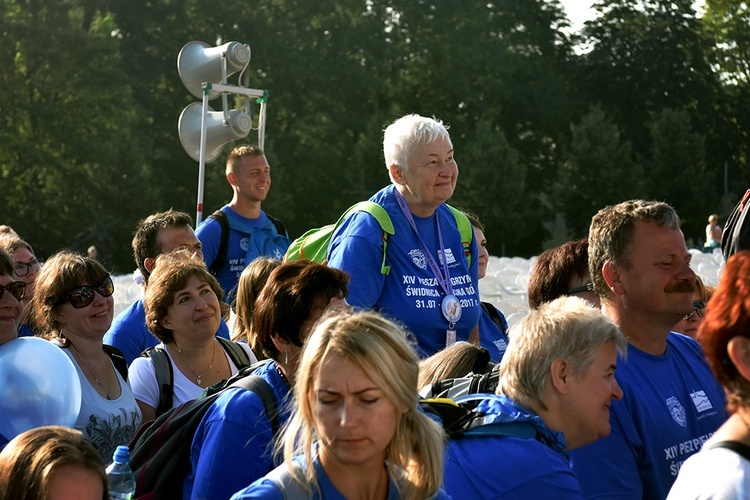 Prezentacja grup i Msza św. pod przewodnictwem bp. Ignacego Deca.