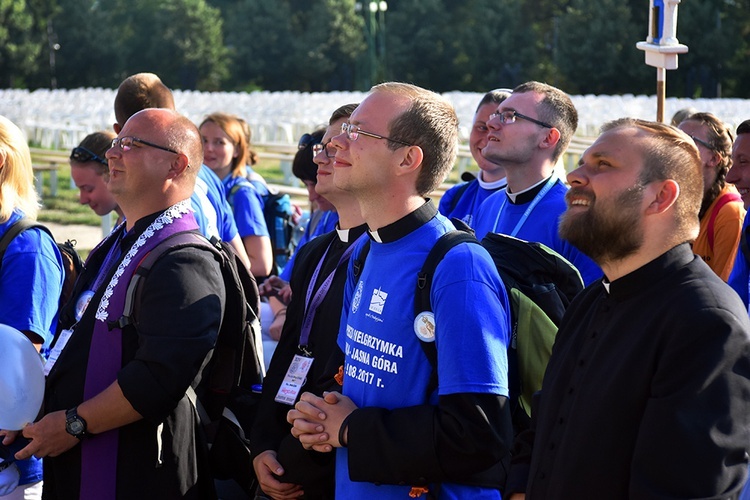 Prezentacja grup i Msza św. pod przewodnictwem bp. Ignacego Deca.