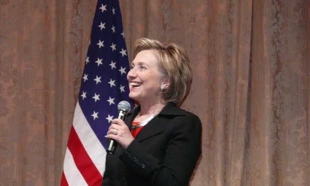 USA: Sędzia federalny nakazał przeszukanie maili współpracowników Clinton