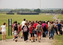 Zwiedzanie byłego obozu na Majdanku w weekend za darmo