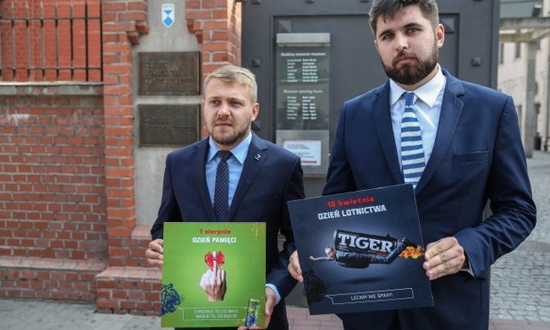 Warszawscy radni PiS składają doniesienie do prokuratury ws. reklam Tigera