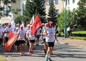 Pielgrzymi bieg rozpoczął sie przed gmachem Wyższego Seminarium Duchownego w Radomiu