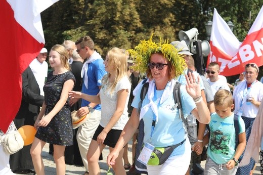 Powitanie 26. Pielgrzymki Diecezji Bielsko-Żywieckiej - grupy hałcnowskie - na Jasnej Górze - 2017