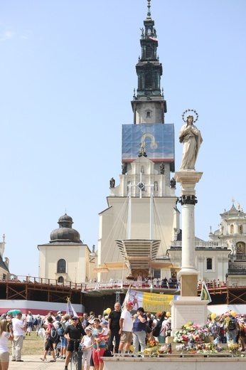 Powitanie 26. Pielgrzymki Diecezji Bielsko-Żywieckiej - grupy hałcnowskie - na Jasnej Górze - 2017