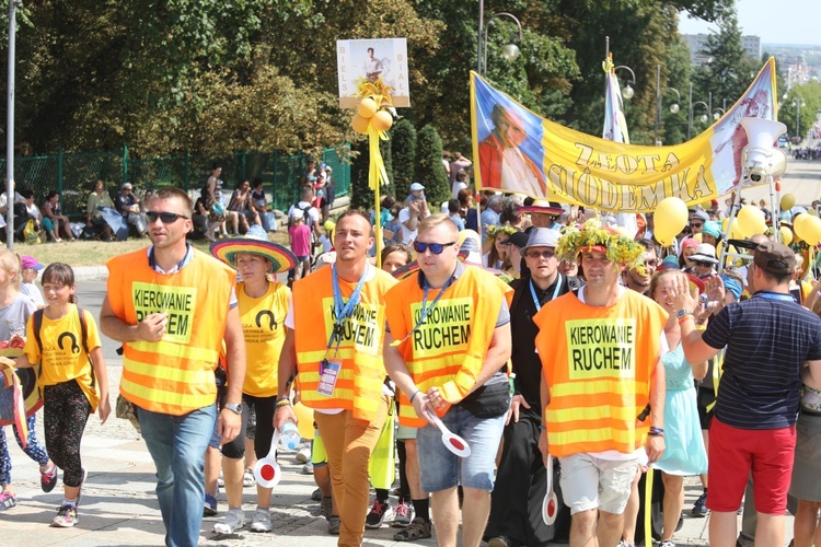 Powitanie 26. Pielgrzymki Diecezji Bielsko-Żywieckiej - grupy hałcnowskie - na Jasnej Górze - 2017