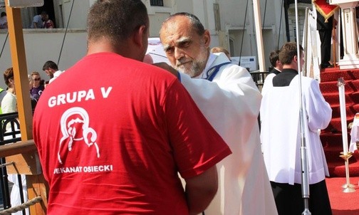 Bp Tadeusz Zbigniew Kusy OFM modlił się z bielsko-żywieckimi pątnikami