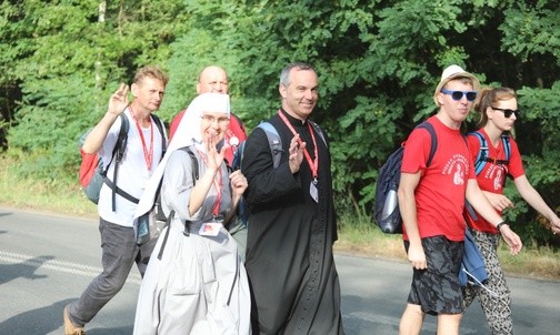 Ks. Sławomir Kołata od kilku lat towarzyszy cieszyńskim pielgrzymom