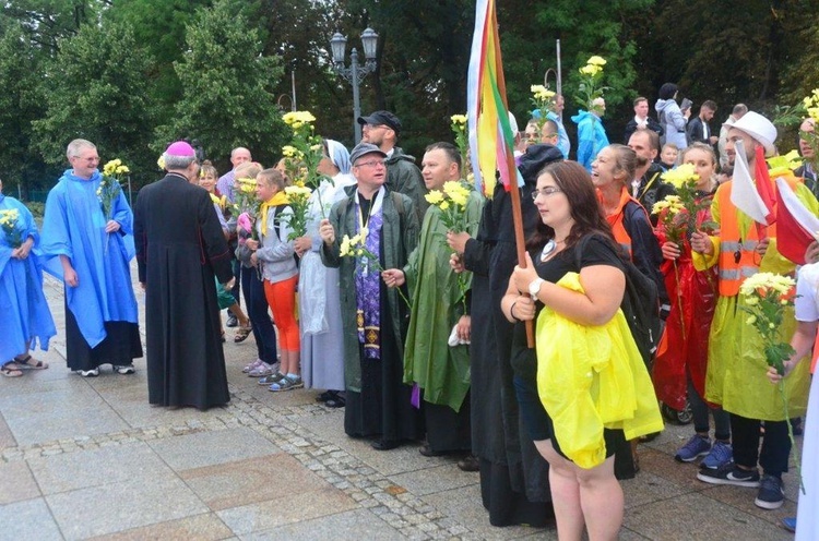 Wejście pielgrzymów na Jasną Górę