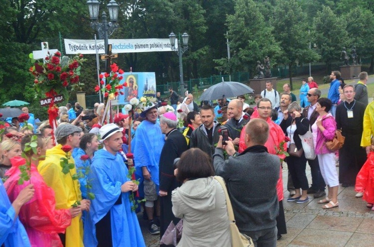 Wejście pielgrzymów na Jasną Górę