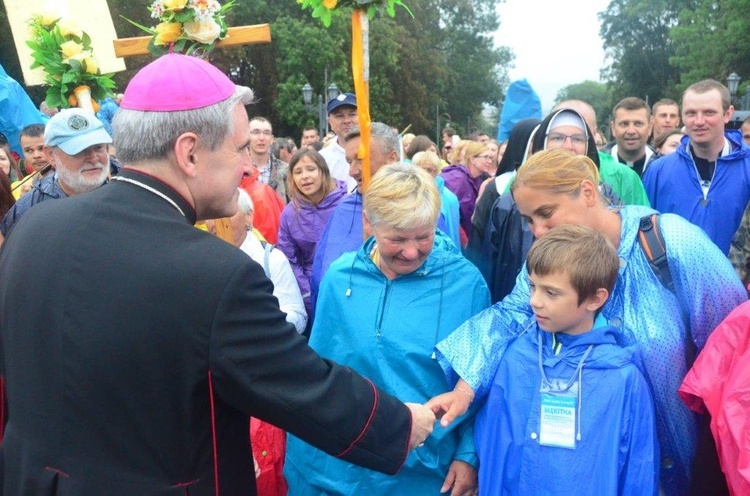 Wejście pielgrzymów na Jasną Górę