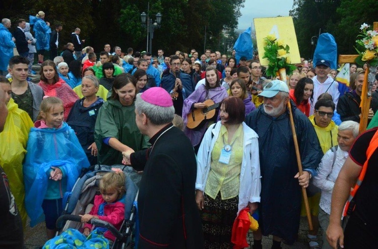 Wejście pielgrzymów na Jasną Górę