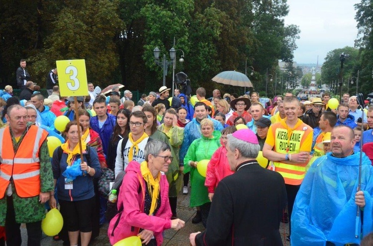 Wejście pielgrzymów na Jasną Górę