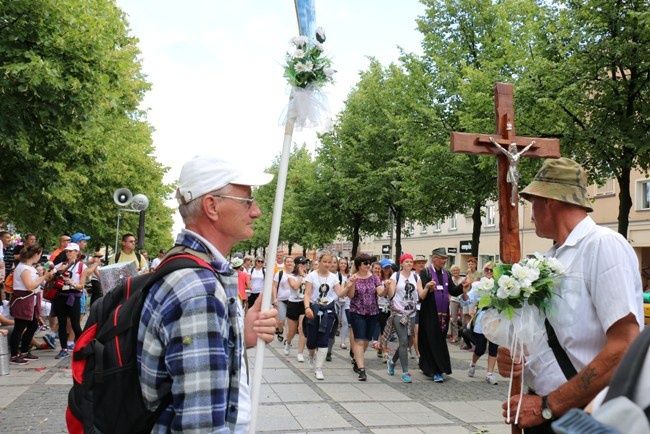 Pielgrzymka diecezji radomskiej - kolumny: opoczyńska, skarżyska i starachowicka