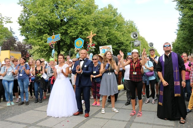 Pielgrzymka diecezji radomskiej - kolumny: opoczyńska, skarżyska i starachowicka