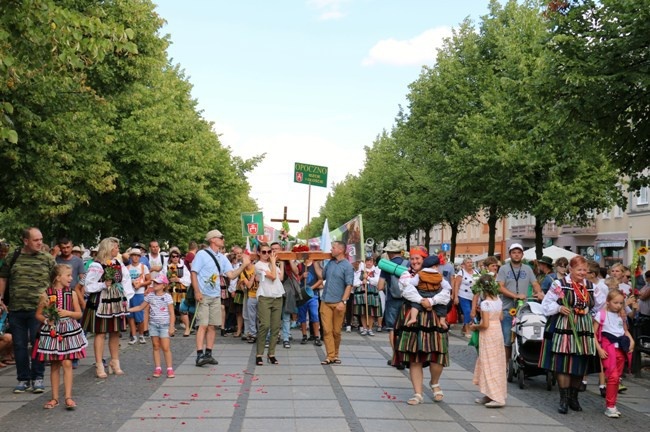 Pielgrzymka diecezji radomskiej - kolumny: opoczyńska, skarżyska i starachowicka