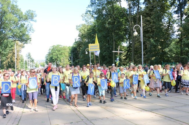 Pielgrzymka diecezji radomskiej - kolumny radomskie