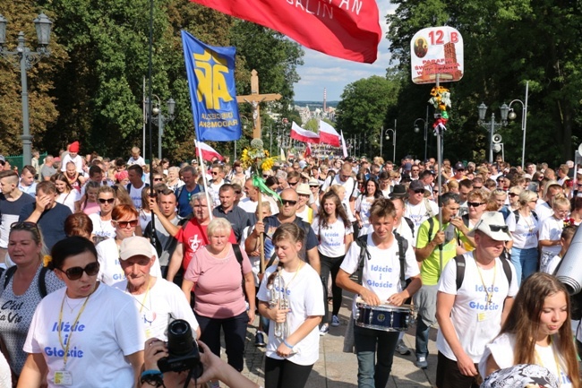 Pielgrzymka diecezji radomskiej - kolumny radomskie