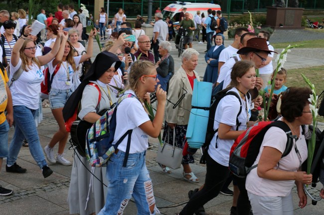 Pielgrzymka diecezji radomskiej - kolumny radomskie