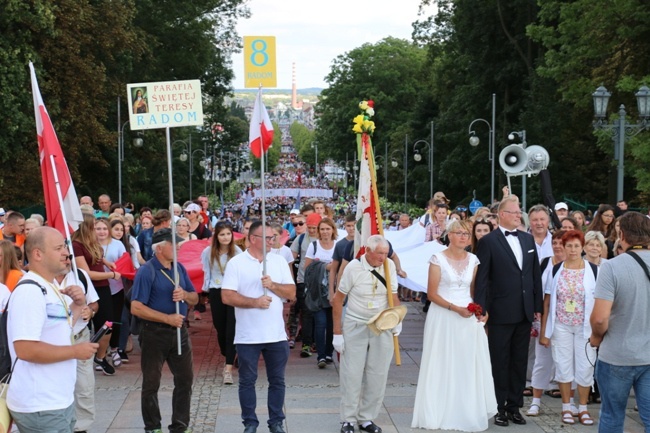 Pielgrzymka diecezji radomskiej - kolumny radomskie