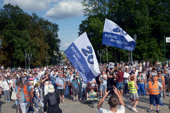 Pielgrzymka diecezji radomskiej - kolumny radomskie