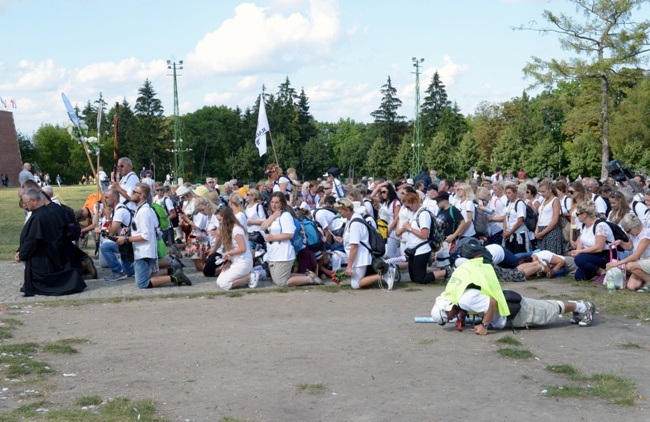 Pielgrzymka diecezji radomskiej - kolumny radomskie