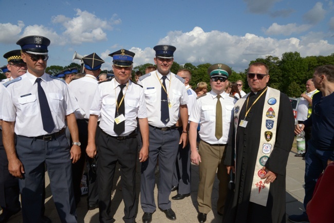 Pielgrzymka diecezji radomskiej - kolumny radomskie