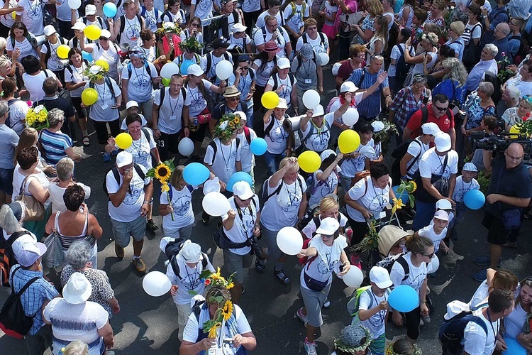 Pielgrzymi na Jasnej Górze - z lotu ptaka