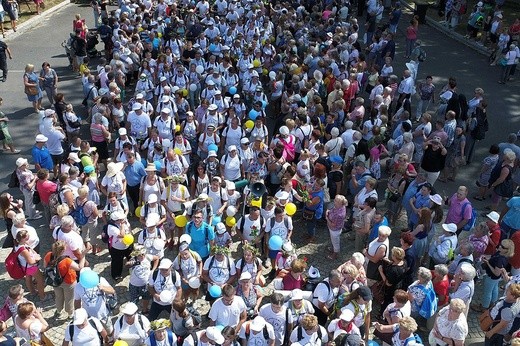 Pielgrzymi na Jasnej Górze - z lotu ptaka