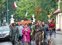▼	Przez Skierniewice szła Piesza Pielgrzymka Ewangelizacyjna z Pabianic  do Niepokalanowa.