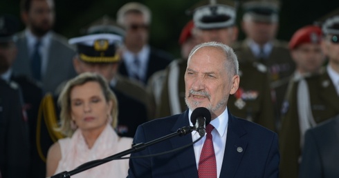 Macierewicz: W Warszawie musi stanąć kolumna chwały Wojska Polskiego