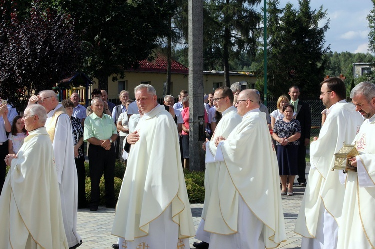 Poświęcenie nowego kościoła w Olszynie