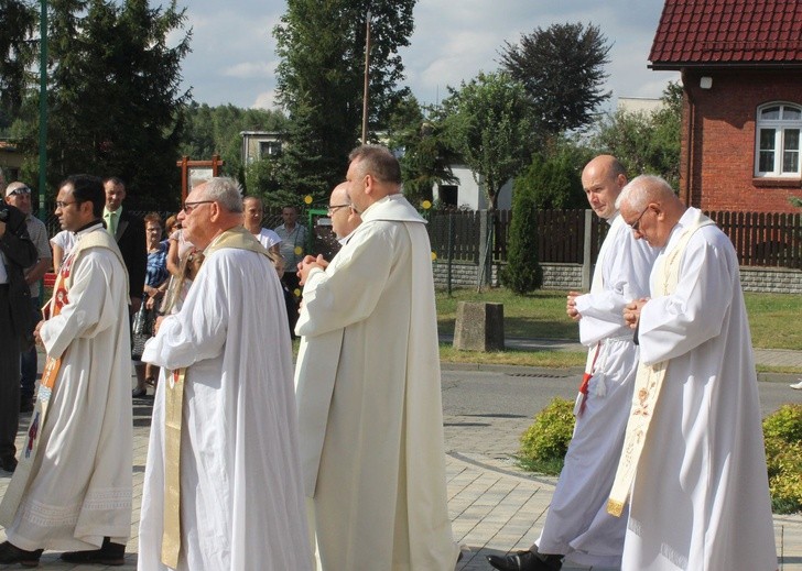 Poświęcenie nowego kościoła w Olszynie