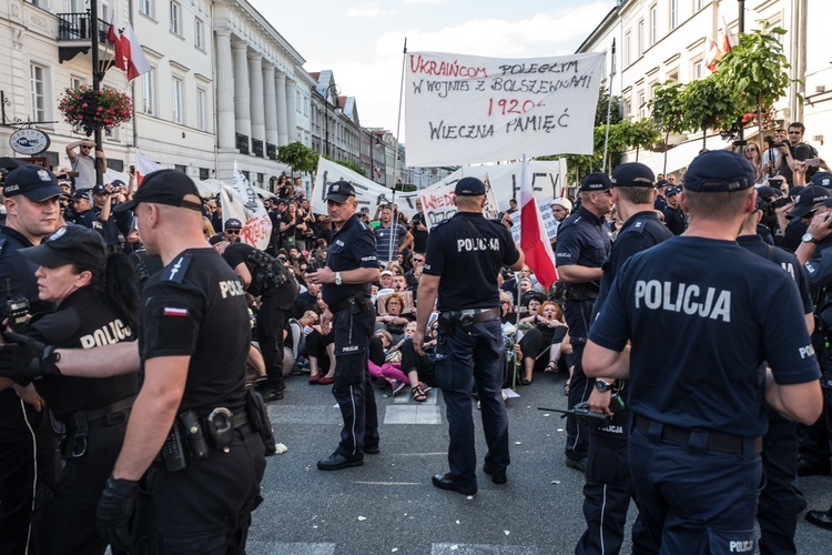 Marsz narodowców i blokady antyfaszytów