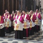 Nałożenie paliusza abp. Józefowi Górzyńskiemu