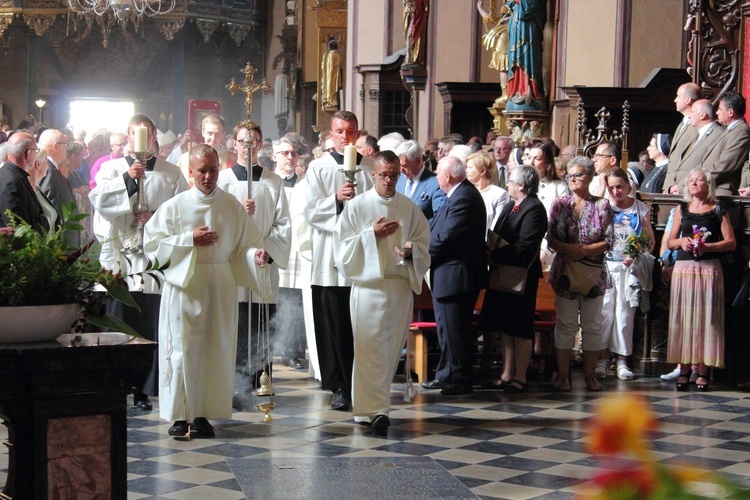 Nałożenie paliusza abp. Józefowi Górzyńskiemu