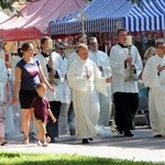 Nałożenie paliusza abp. Józefowi Górzyńskiemu