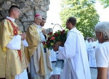 Pielgrzymi zaśpiewali jubilatowi "Sto lat"