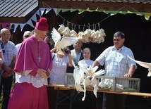 Jednym z czołówych punków było wypuszczenie 25 gołębi