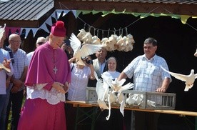 Jednym z czołówych punków było wypuszczenie 25 gołębi