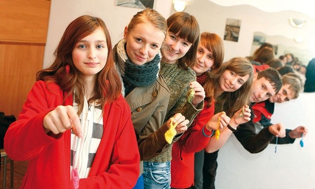 W obronę życia chętnie włączają się młodzi ludzie. Na zdjęciu akcja „Bucik”, w której wzięła udział młodzież  z Zebrzydowic.