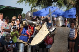 Jedną z atrakcji festynu były pokazy walk rycerskich