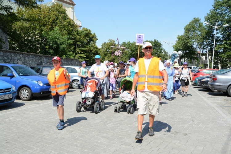 W drodze na pielgrzymkowy obiad