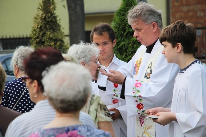 Msza św. przy kapliczce św. Rocha w Łowiczu