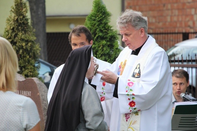 Msza św. przy kapliczce św. Rocha w Łowiczu