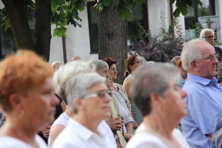 Msza św. przy kapliczce św. Rocha w Łowiczu
