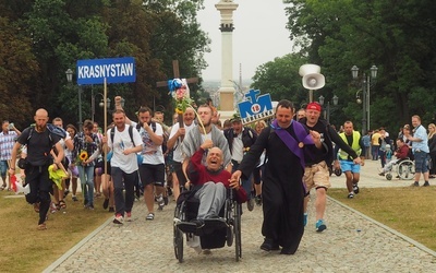 Ostatni odcinek dzielący pielgrzymów od Matki Bożej