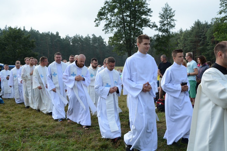 Msza św. na polanie w Pietraszowie